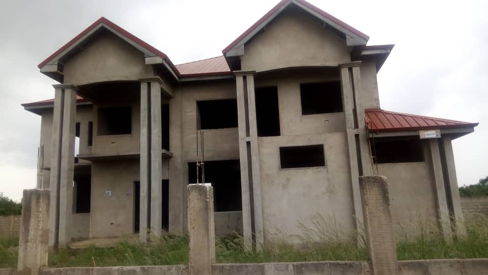 Five bedroom house en-suite and a one bedroom boys quarters. 